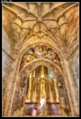 Primitivo templo románico de los Templarios, datado en l siglo XII, convertido en en cabecera de la iglesia, psando su tambor interior a funcionar como altar mayor. Durante el siglo XVI se le incorporaron obras de pinturas de retablo y murales, estuque, talla y escultura en madera.