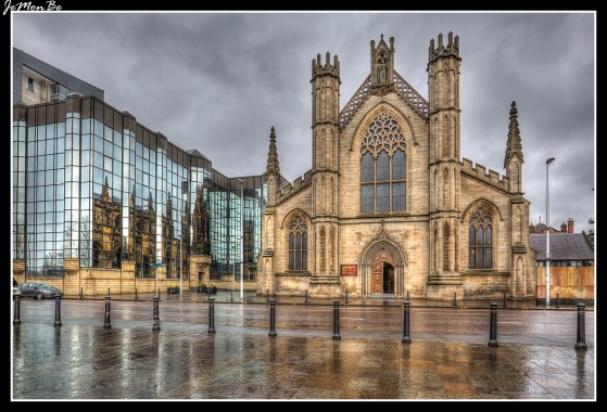 La Catedral de San Andrés es una catedral católica ubicada en Glasgow (Escocia), Construida en estilo neogótico, se encuentra localizada en una de las orillas del río Clyde. Finalizada en 1817 y diseñada por James Gillespie Graham, la iglesia reintrodujo el culto romano en Glasgow. En 1805, sólo había 450 católicos en toda la ciudad; pero cuando se culminó la iglesia, eran más de 3.000. En 1889 fue elevada a la categoría de catedral.