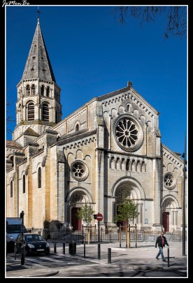 La iglesia de Saint-Paul de Nîmes es una iglesia neorrománica construida entre el 1835 y el 1849 por Charles Queste.