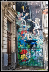 Hace ya unos 20 años que las fachadas, muros y paredes de la capital belga empezaron a llenarse del color de los héroes del cómic. Esta fiebre no ha cesado y ahora son muchos los murales que te esperan en sendos rincones de la ciudad. Y cómo no, se ha creado la ya famosa ruta del cómic.