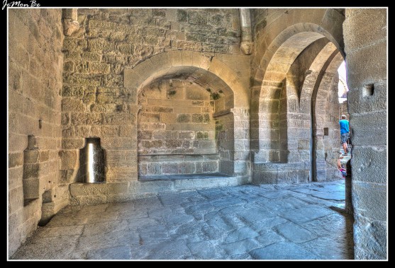 114 Puerta de la ciudad medieval